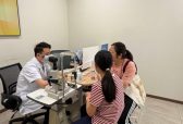 女子携10岁女儿求医，竟因家中宠物鹦鹉引发罕见角膜炎——南昌爱尔成功治愈微孢子虫角膜炎病例