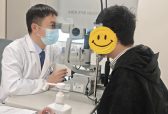 痛心！20岁小伙错滴眼药水一年，双眼近乎失明！