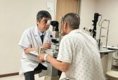 跨越200公里“十年之约”：高度近视患者双眼视网膜脱离，十载托付同一医者