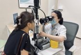 女子眼干揉眼一年拖成感染 南昌爱尔眼科：小毛病别忍成“大眼病”