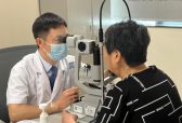 视力骤降不是老花？南昌79岁阿婆眼内藏“五重危机”，专家妙手破局