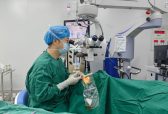 八旬老妪患复杂眼疾四年几近失明，南昌爱尔刘学群巧施妙手助其重获0.8清晰视力