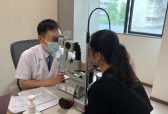 半生眼疾终得解！47岁女子遗传性高度近视并发白内障，南昌爱尔专家定制手术重燃光明